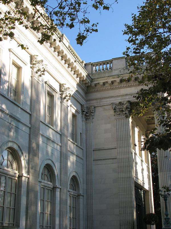 2008-10-12_Tiverton_Newport_Mansions 055.jpg